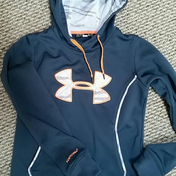 Under armour hoodie - Picture 3 of 3